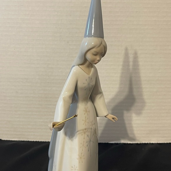 Lladro White and Blue Snowflake Figurine - Picture 2 of 6